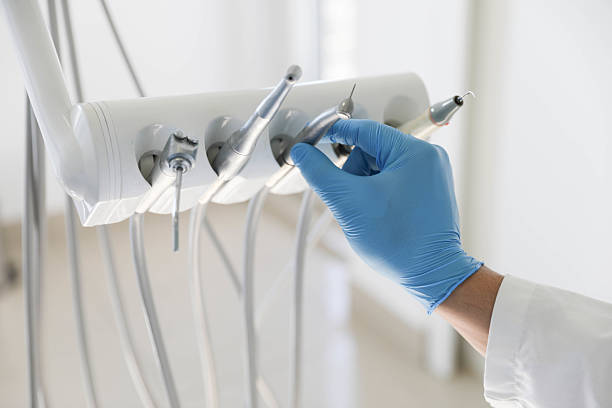 Professional Wisdom Tooth Removal technician working in Warrenville, IL